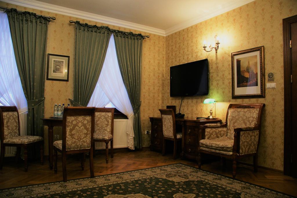 Hotel Sarmata Zespol Dworski Sandomierz Ruang foto